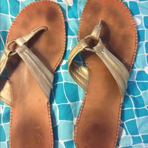 2 for 1!! Two pairs of Lilly Pulitzer flip flops